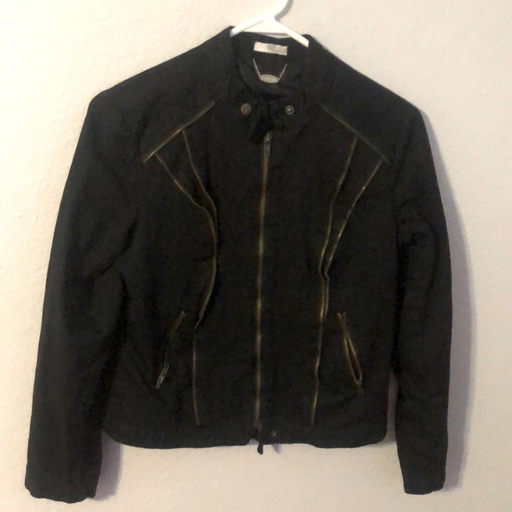 Nice black jacket to be used for any outfits.